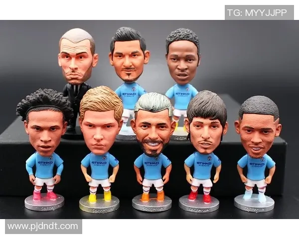 帅气足球球星男神头像，展现运动魅力与青春风采，燃爆球迷心潮